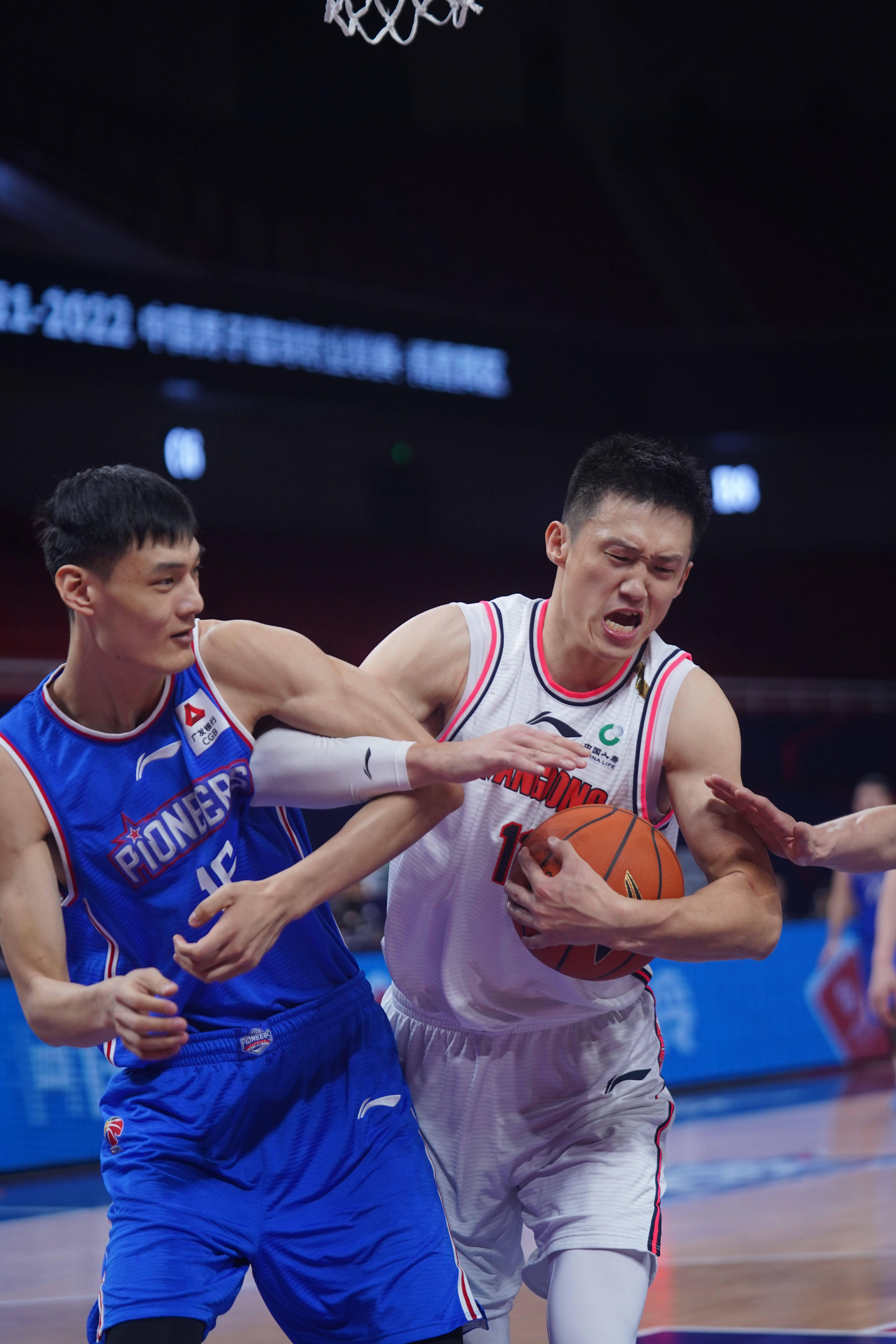 星空体育入口官网-激烈角逐！CBA季后赛争霸战